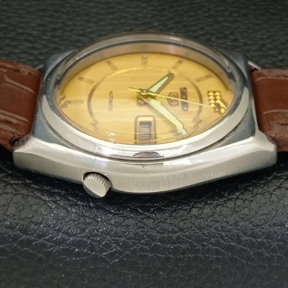Vintage 1993 Seiko Automatic Mens Silver Watch W/daydate & Gold accents - Picture 5 of 10